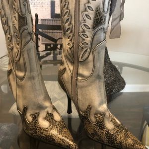 Sexy pointed heel cowgirl boots